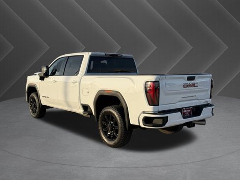 Used 2025 GMC Sierra 2500 AT4 image 5