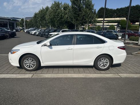 Used 2017 Toyota Camry LE FWD image 8