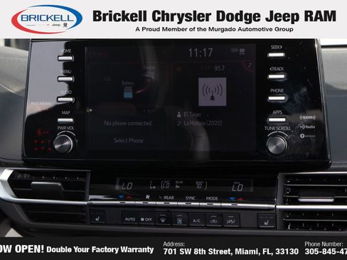Used 2024 Toyota Sienna XLE FWD image 22