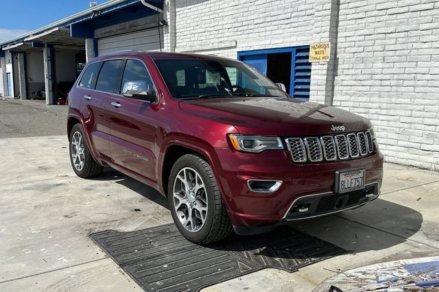 Used 2019 Jeep Grand Cherokee Overland AWD/4WD image 2