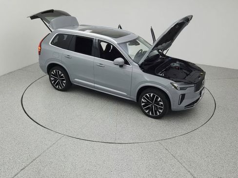 New 2026 Volvo XC90 B6 Plus w/ Protection Package Premier image 18