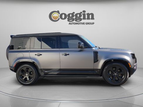 Used 2024 Land Rover Defender 110 X-Dynamic SE AWD/4WD image 7