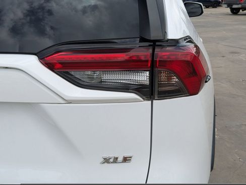 Used 2019 Toyota RAV4 XLE FWD image 11