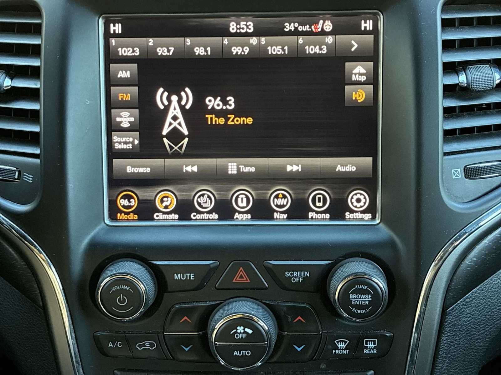 Used 2018 Jeep Grand Cherokee Altitude AWD/4WD image 12