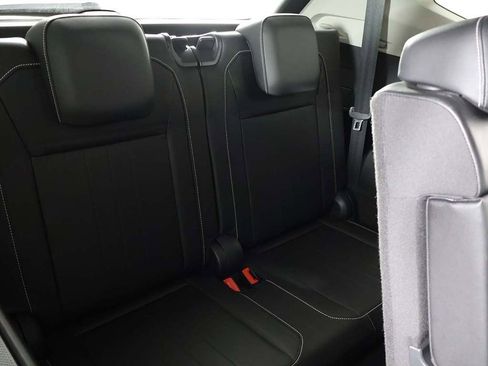 Used 2023 Volkswagen Tiguan SE w/ Panoramic Sunroof Package image 36