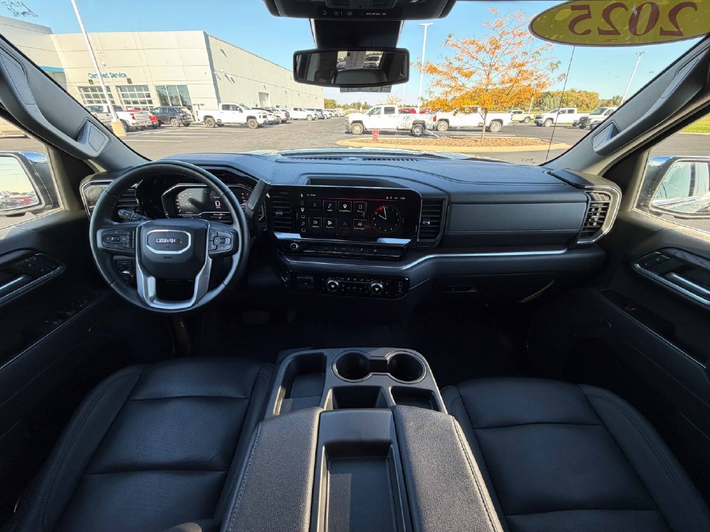 Used 2025 GMC Sierra 1500 SLT AWD/4WD image 30