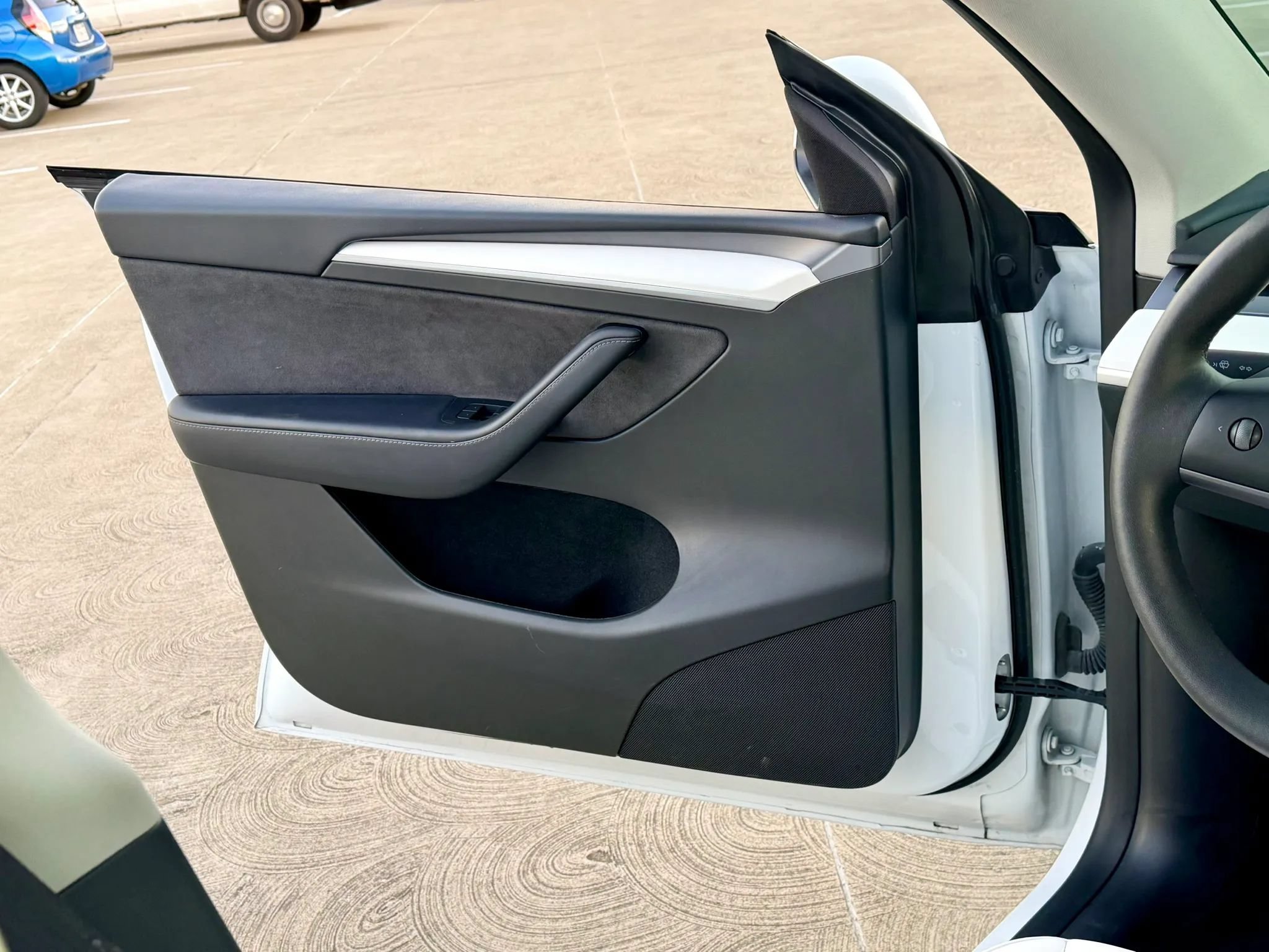 Used 2024 Tesla Model Y Long Range AWD/4WD image 46