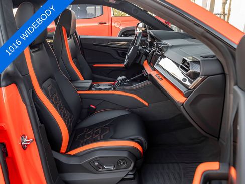 Used 2025 Lamborghini Urus SE AWD/4WD image 32