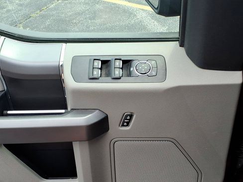 Used 2019 Ford F150 XLT w/ Equipment Group 302A Luxury AWD/4WD image 23
