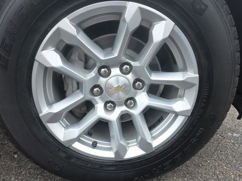 Used 2023 Chevrolet Silverado 1500 LT AWD/4WD image 8