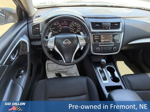 Used 2017 Nissan Altima 2.5 SR w/ LED Appearance Package FWD image 8