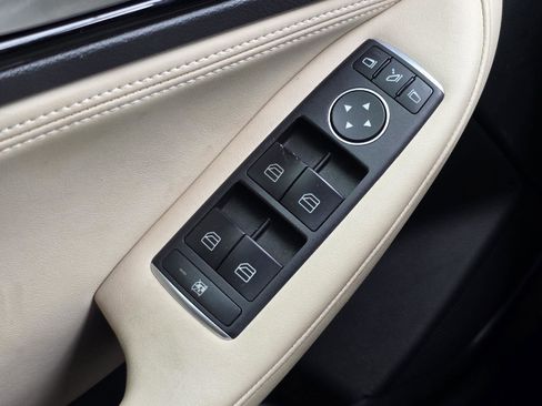 Used 2019 INFINITI QX30 w/ Navigation Package image 9