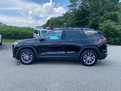 Used 2022 GMC Terrain SLT w/ Infotainment Package II image 2