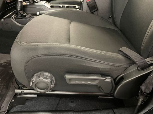 Used 2022 Jeep Wrangler Unlimited Sport image 21