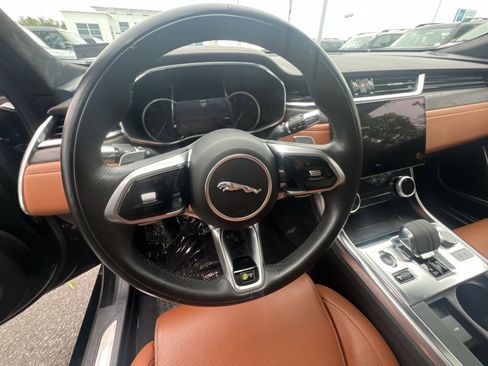 Used 2022 Jaguar XF R-Dynamic SE AWD/4WD image 24