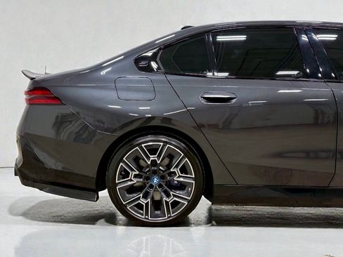 Used 2025 BMW i5 xDrive40 w/ M Sport Package image 18