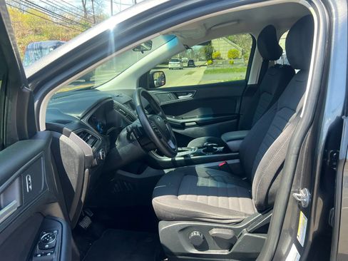 Used 2018 Ford Edge SE image 23