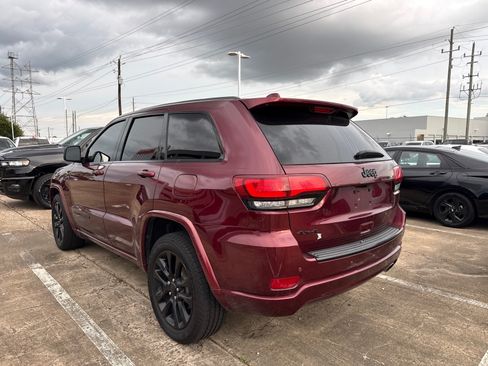Used 2017 Jeep Grand Cherokee Altitude AWD/4WD image 6