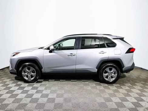 Certified 2022 Toyota RAV4 XLE w/ XLE Grade Weather Package AWD/4WD image 4