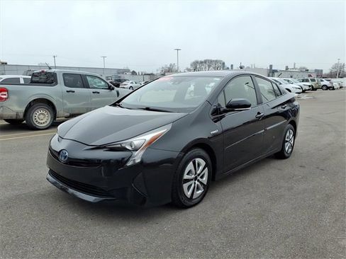 Used 2016 Toyota Prius Three image 3