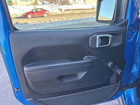 Used 2022 Jeep Gladiator Sport image 14