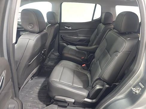 Used 2023 GMC Acadia SLT w/ GMC Pro Grade Package AWD/4WD image 4