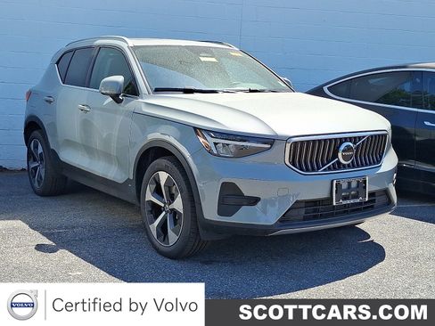 Certified 2024 Volvo XC40 B5 Core AWD/4WD image 1