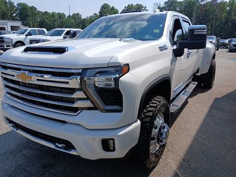 Used 2025 Chevrolet Silverado 3500 High Country w/ Technology Package AWD/4WD image 18
