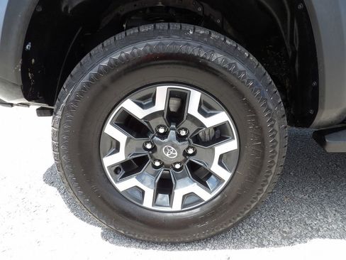 Used 2022 Toyota Tacoma TRD Off-Road w/ Technology Package RWD image 49