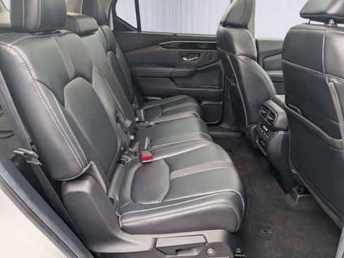 Certified 2025 Honda Pilot Touring image 10