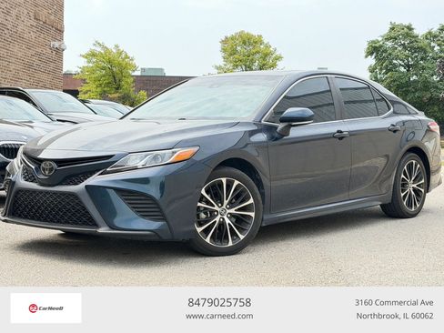 Used 2018 Toyota Camry SE w/ Moonroof Package FWD image 1