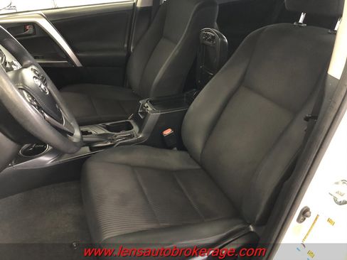 Used 2018 Toyota RAV4 LE image 8