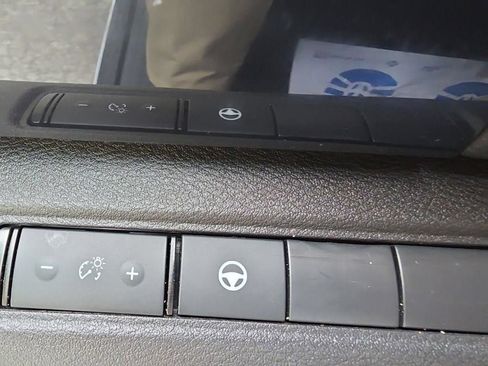 Used 2024 Nissan Pathfinder SV AWD/4WD image 18
