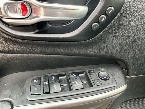 Used 2021 Jeep Cherokee Limited AWD/4WD image 8