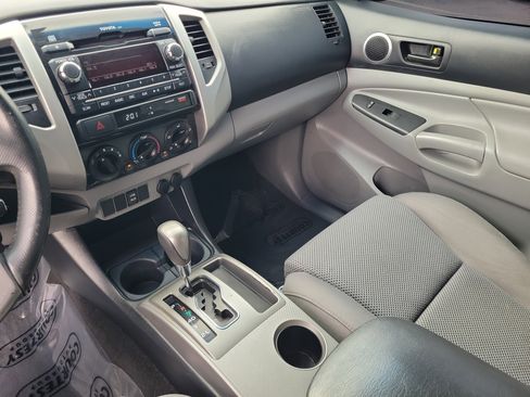 Used 2012 Toyota Tacoma PreRunner w/ TRD Sport Pkg image 33