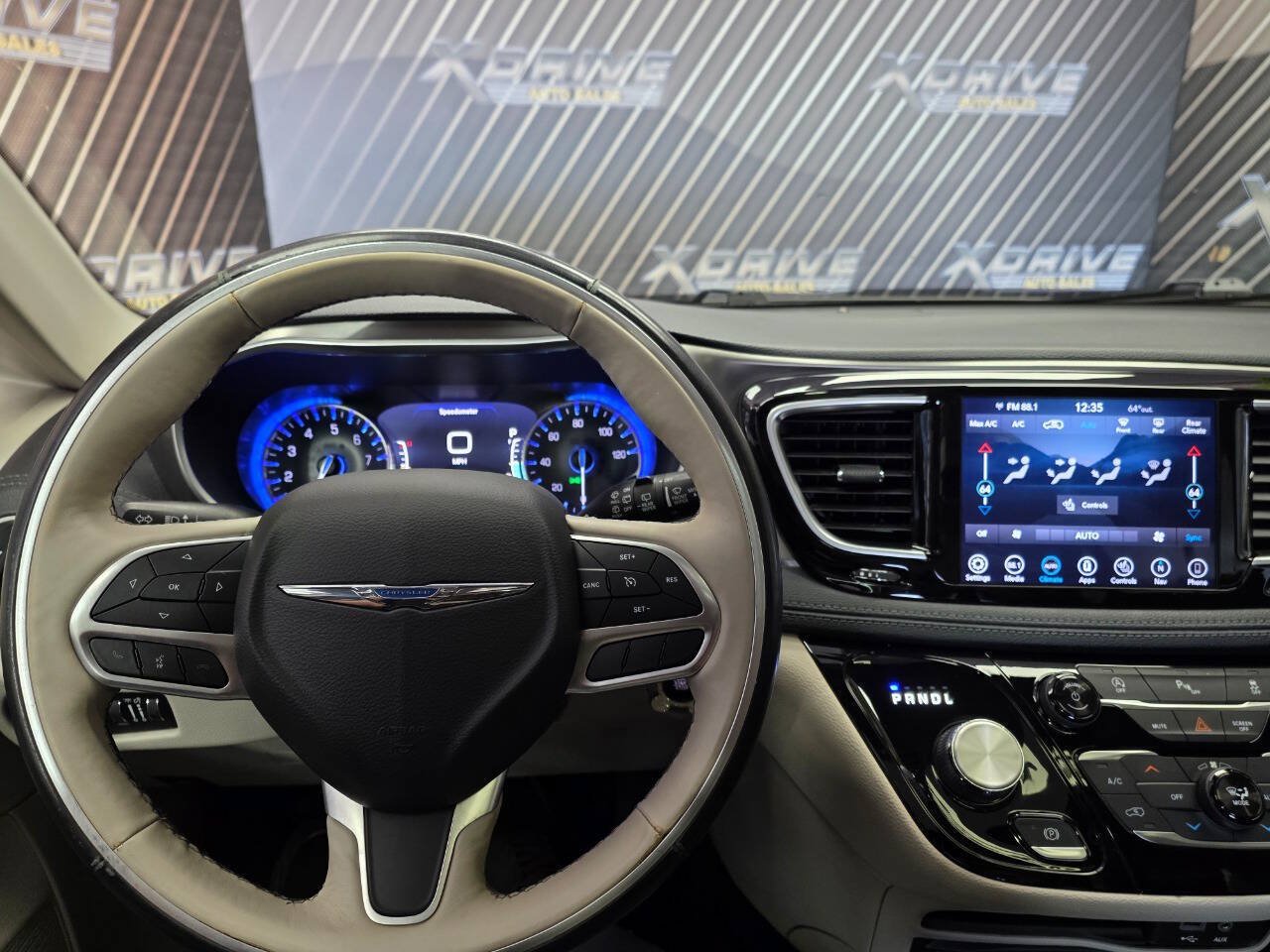 Used 2019 Chrysler Pacifica Limited FWD image 19