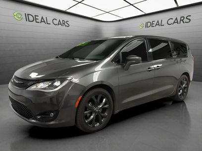 Used 2020 Chrysler Pacifica Touring w/ S Appearance Package
