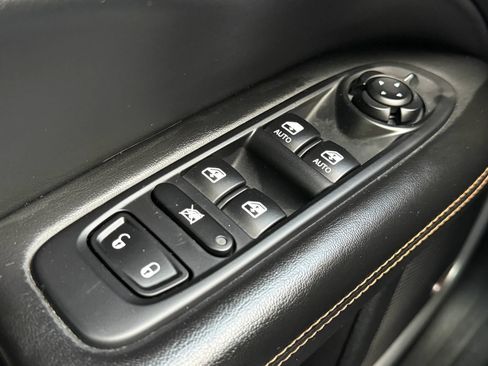 Used 2018 Jeep Compass Limited w/ Navigation Group FWD image 24