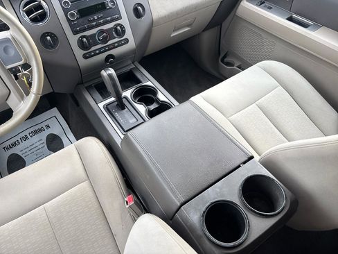 Used 2010 Ford Expedition XLT image 16