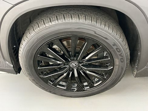 Used 2024 Toyota Highlander XSE image 11