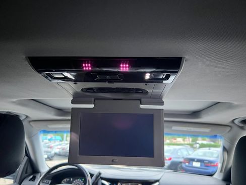 Used 2019 Cadillac Escalade ESV Luxury AWD/4WD image 25