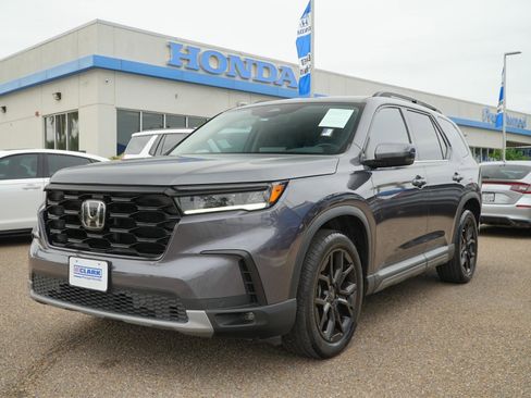 Used 2025 Honda Pilot Touring image 1