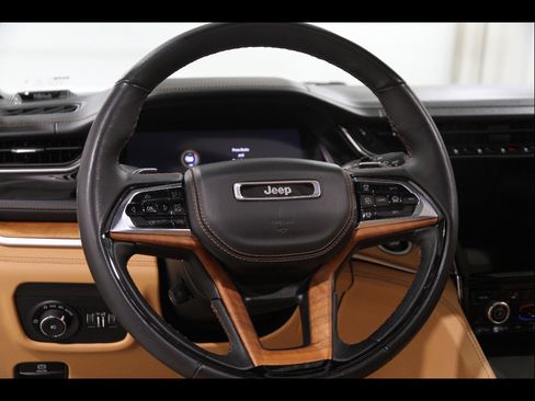 Used 2023 Jeep Grand Cherokee Summit AWD/4WD image 7