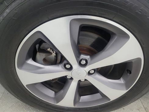 Used 2020 Jeep Cherokee Limited image 31