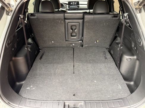 Used 2024 Mitsubishi Outlander SE image 11