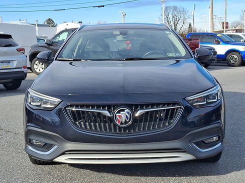 Used 2018 Buick Regal Essence w/ Driver Confidence Package #1 image 2