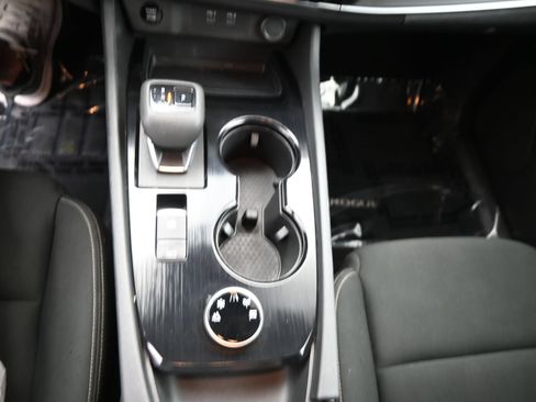 Used 2024 Nissan Rogue S AWD/4WD image 18