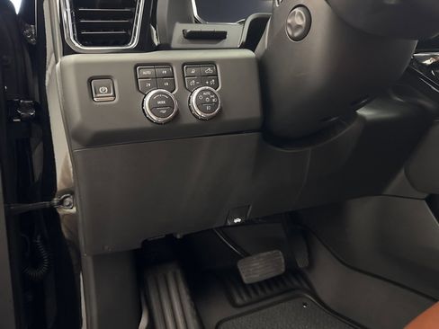 Used 2025 GMC Sierra 1500 Denali Ultimate image 12