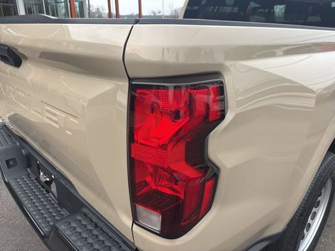 Used 2024 Chevrolet Colorado W/T image 4