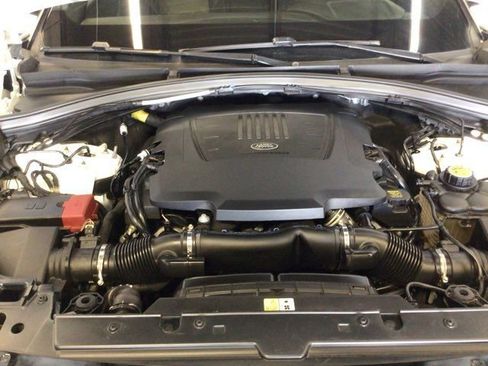 Used 2019 Land Rover Range Rover Velar R-Dynamic SE image 31